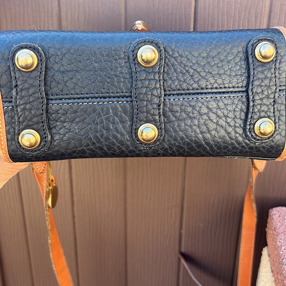 Dooney & Bourke leather shoulder purse - Picture 5 of 7